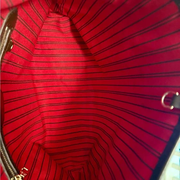 Louis Vuitton Damier Evene Shoulder Bag - Picture 5 of 10